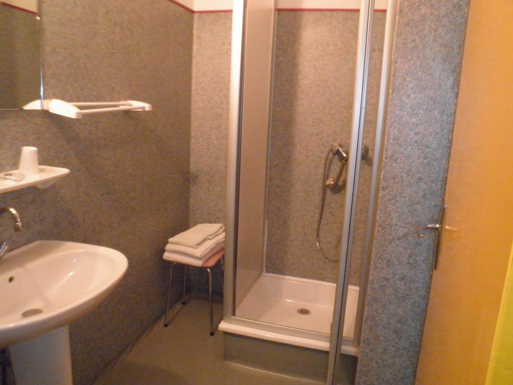 La Pierre Blanche Luzenac Room photo